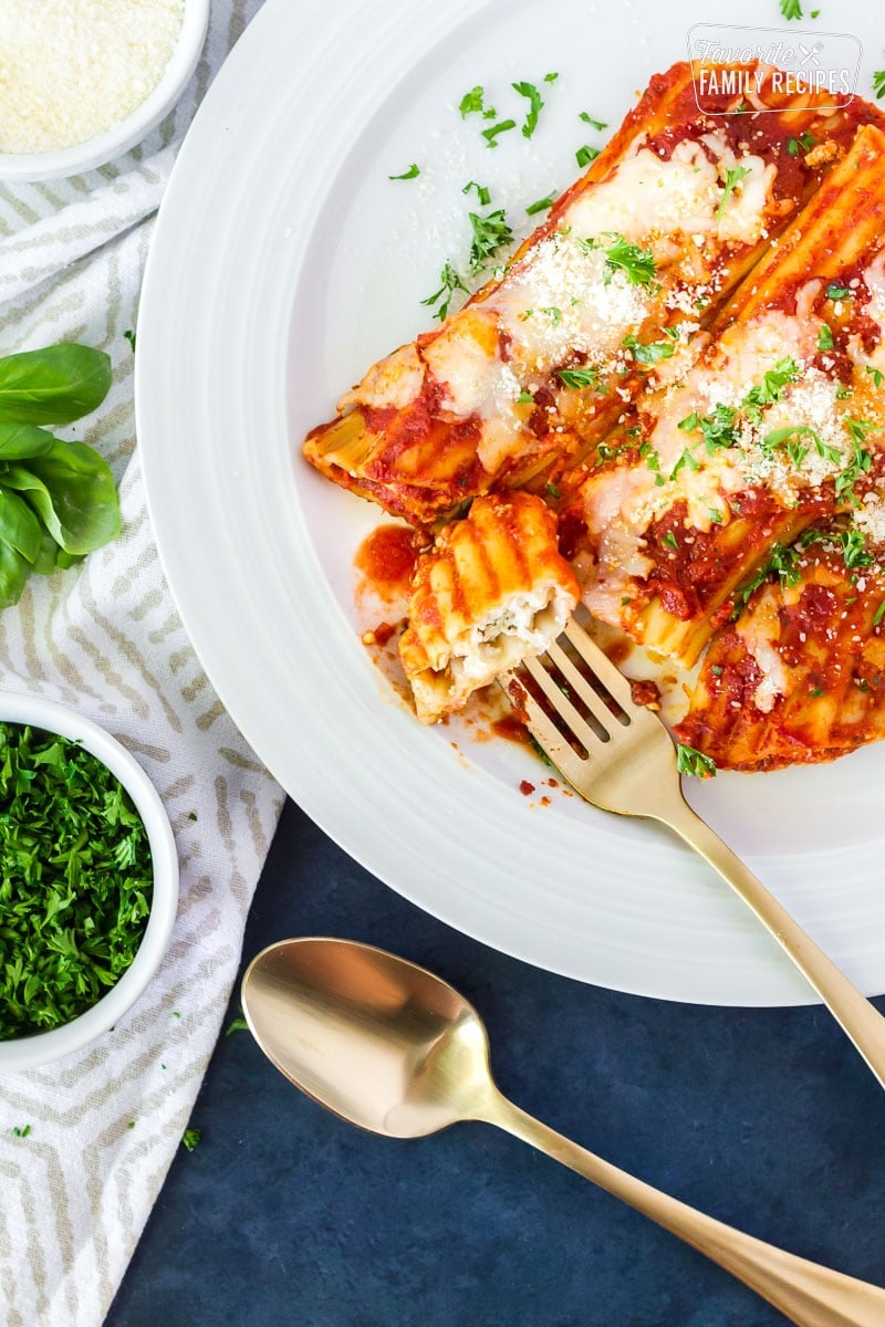 Cheesy Manicotti Comfort: A Family-Friendly Italian Classic